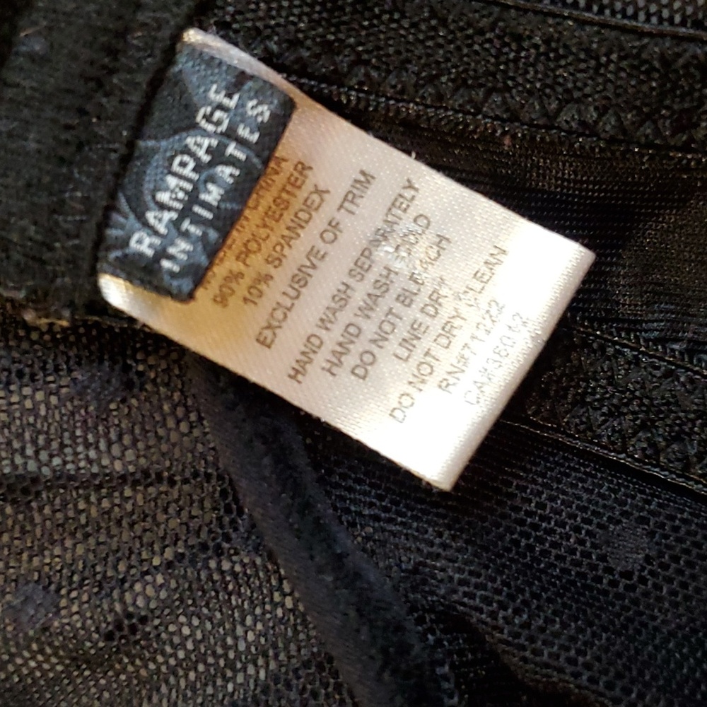 Black sheer lace chemise has padded cups, hook/eye, Size M by Rampage - Picture 4 of 4